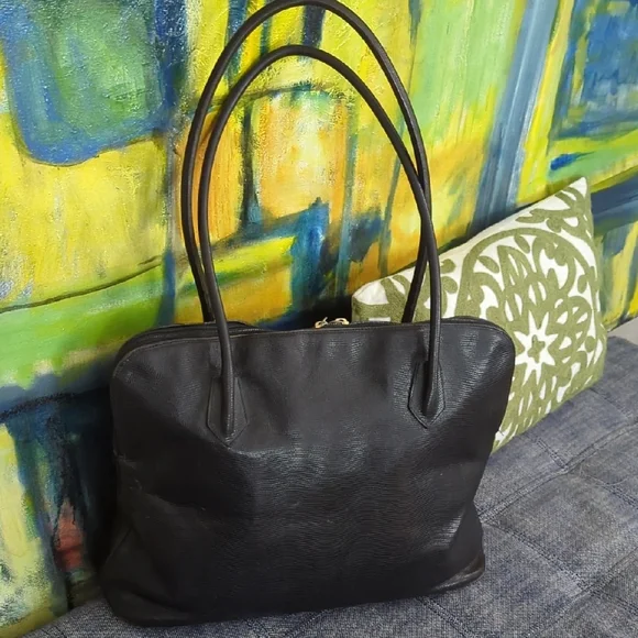 Henri Bendel VINTAGEClassic LG shoulder tote-Black Textured Leather Zip Closure